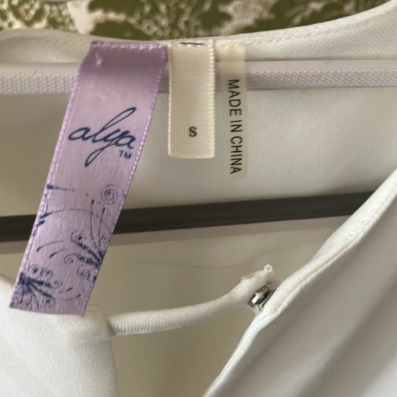 (US S) White Blouse - Picture 5 of 5